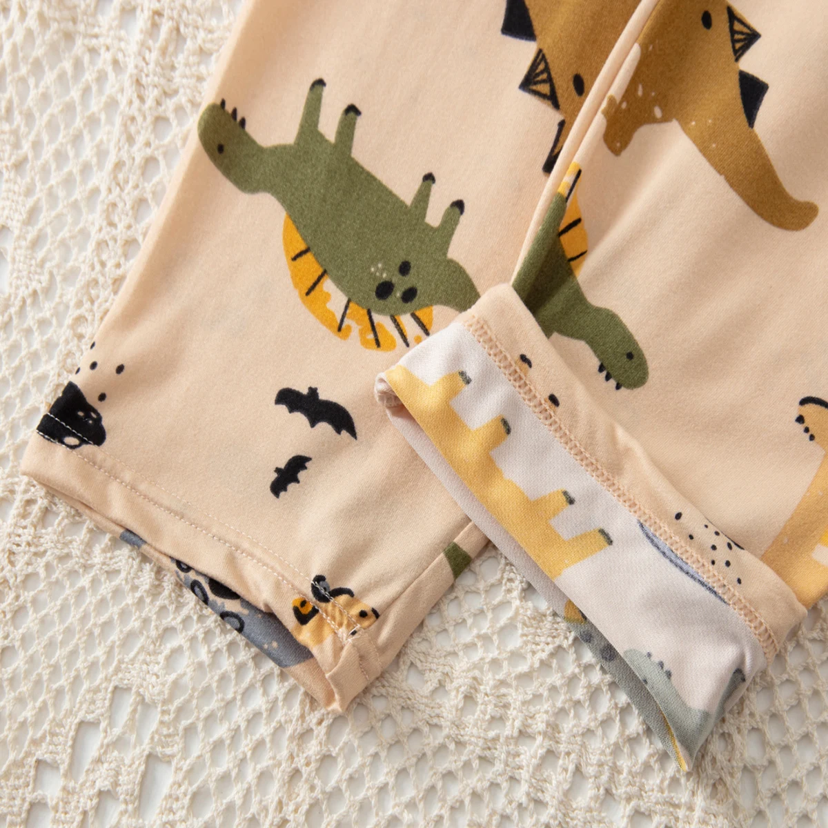 2-teiliges Herbst-Set für Kinder, bestehend aus einer langärmligen Hose mit niedlichem Cartoon-Motiv, für Jungen und Mädchen, bequem und vielseitig einsetzbar als Freizeitkleidung für zu Hause. – Detail 18