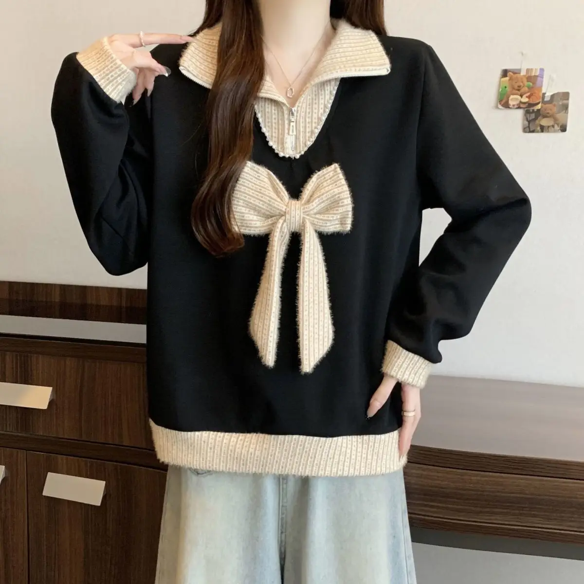 

Японский женский свитшот с воротником-стойкой на молнии до середины груди и бантом на плече, новинка осени-зимы 2026, большие размеры, имитация двухслойности