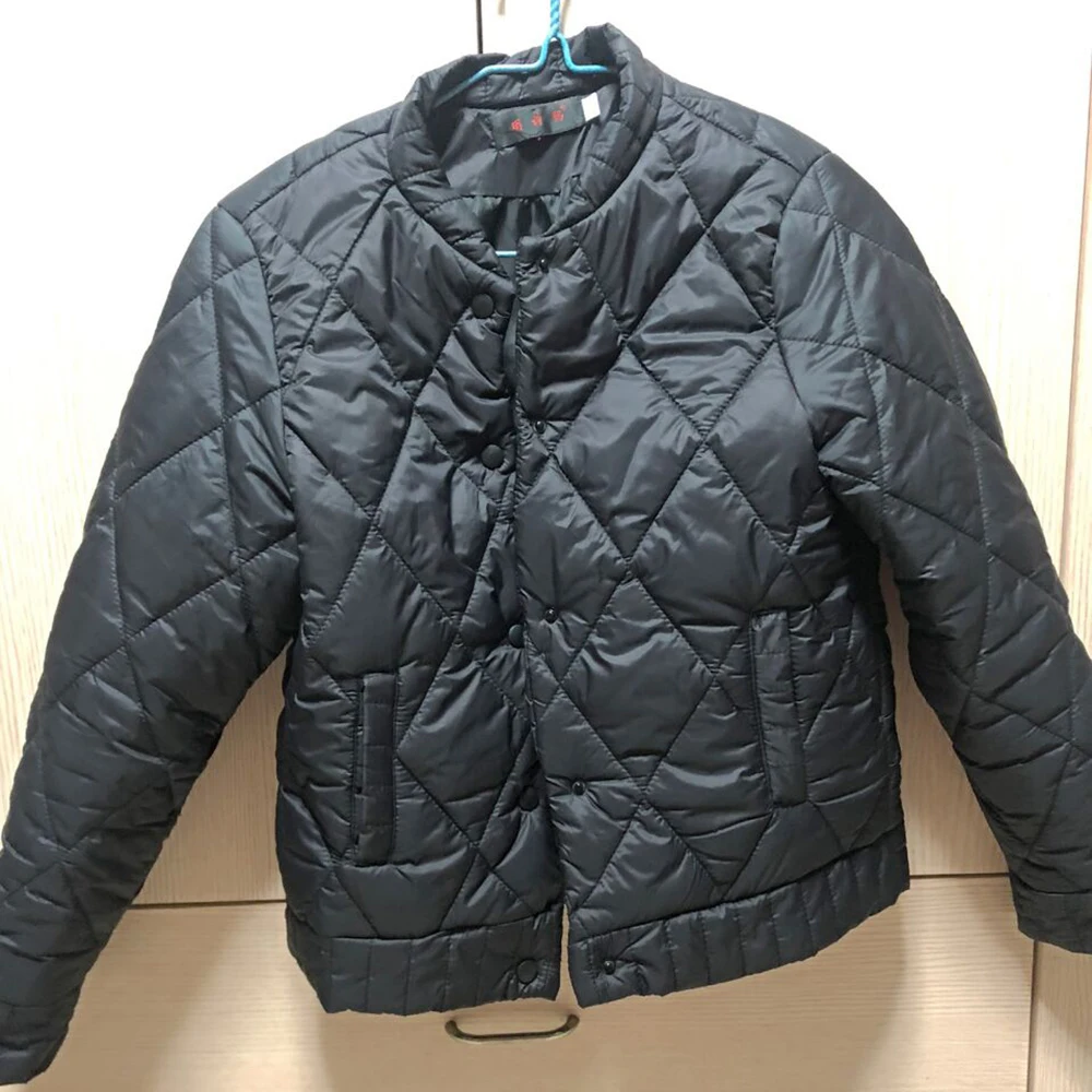 Dünne leichte Daunen Baumwolle Jacke Weiblichen Kurzen Mantel Herbst Parkas Neue frauen Winter Stehkragen Warme Baumwolle Jacke