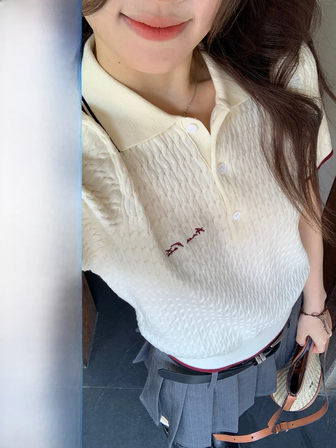 

Стильная трикотажная рубашка с коротким рукавом и вышивкой, в корейском стиле, с воротником, универсальная, для создания молодого образа, женский топ