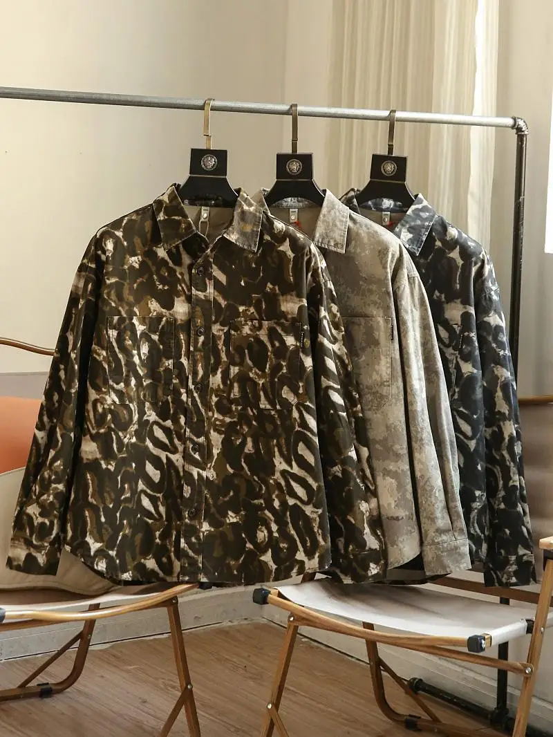 

Плотная американская рубашка свободного кроя в стиле High Street с граффити-принтом, в стиле CityBoy, рабочая одежда, повседневная верхняя одежда в гонконгском стиле