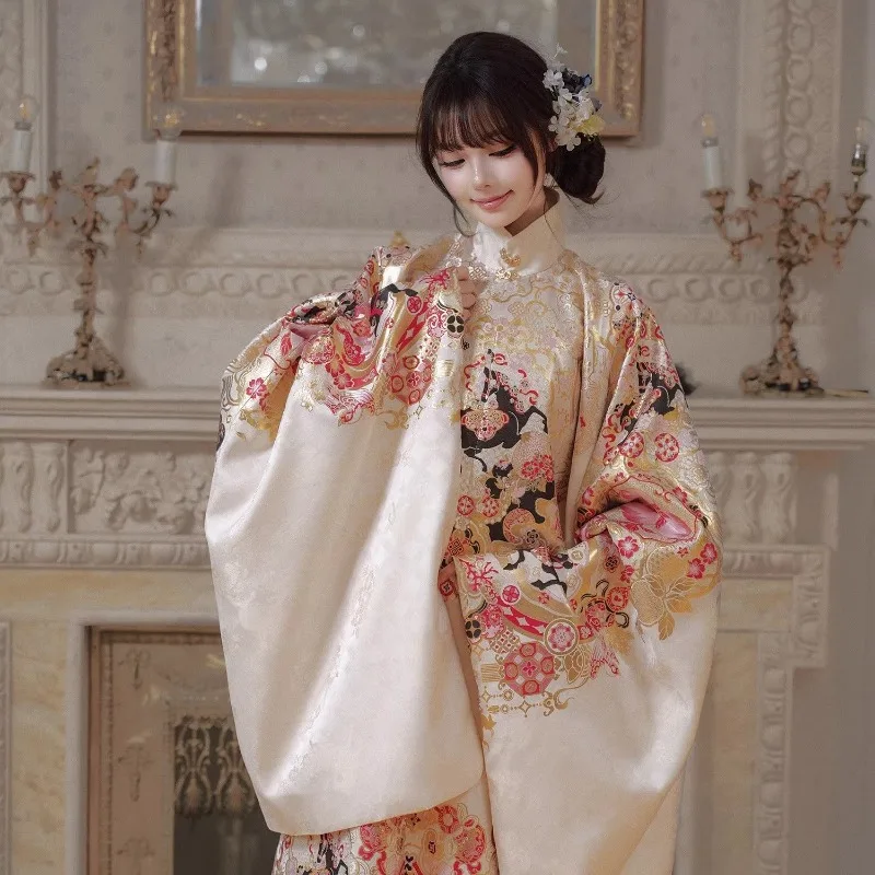 

Костюм Ханьфу эпохи династии Мин: Длинная куртка с круглым воротником, воротником-стойкой и вышивкой, в стиле благородной дамы, с открытым передом, комплект «Лошадиная морда»