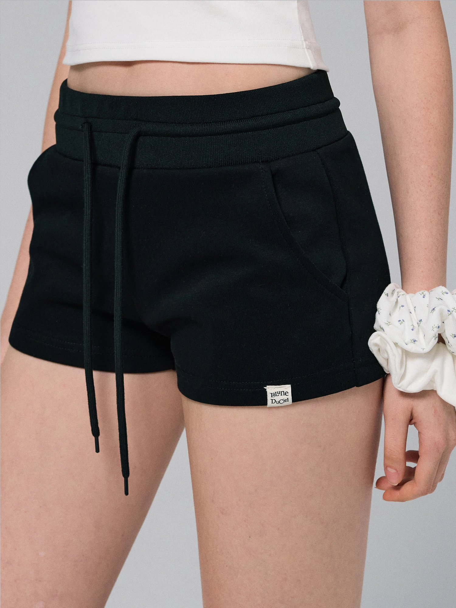 NEAT Simple Series Dstring Orps Feminino Verão Solto Versátil Esportes Calças Quentes Calças Casuais Poliéster Mistura de Algodão