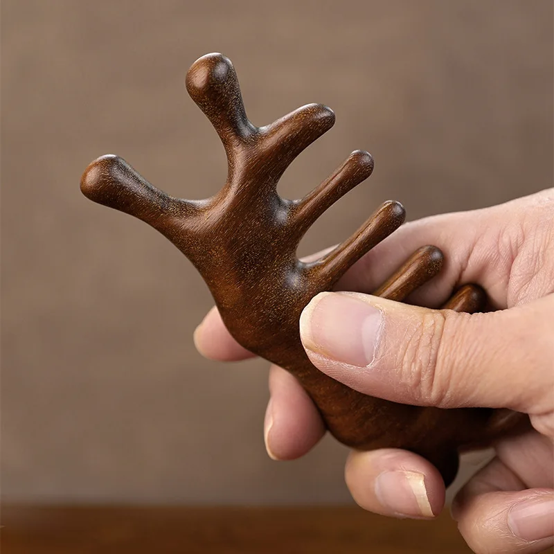 مشط تدليك متعدد الوظائف من خشب الصندل الذهبي مع أسنان واسعة وكشط الأنف ومشط معالجة نقطة الوخز