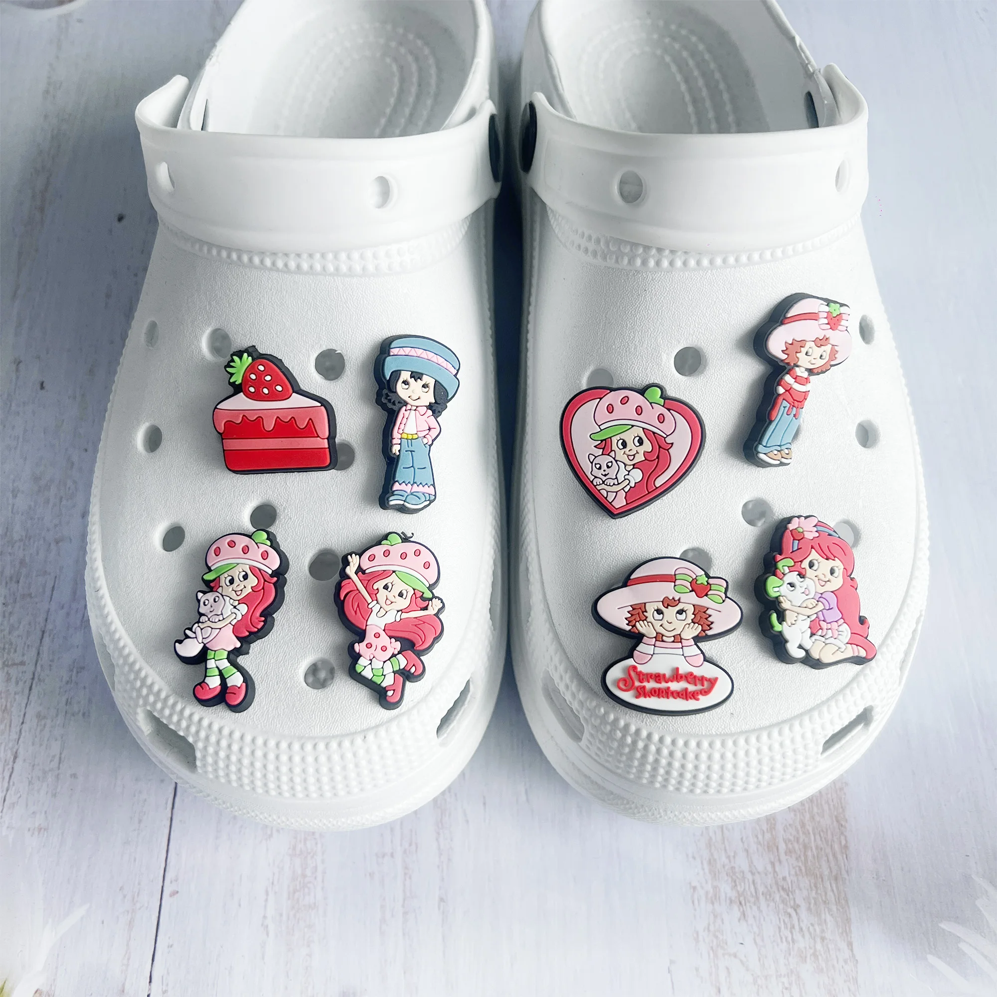 

1-9pcs Kawaii Strawberry Cake Cat Dog Girl PVC Shoe Charms Buckle Clog Hole Slipper Decoration Garden Shoes Accessories Kid Gift