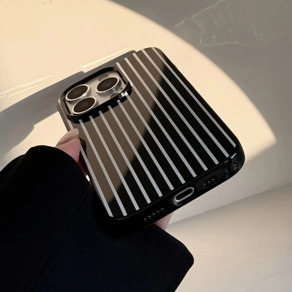 Black White Vertical Stripes Phone Case For iPhone 17 Air 16 Pro Max 15 14 Plus 13 12 Mini 11 Pro Shockproof Silicone Back Cover - view 5