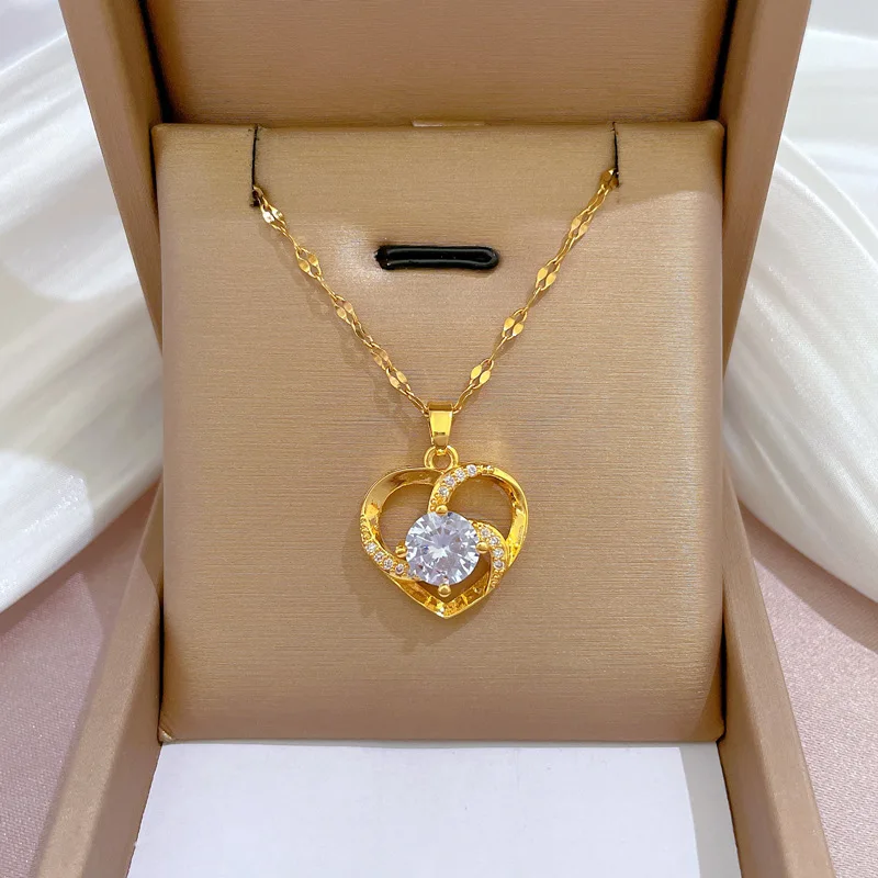 

Women's Titanium Steel Luxury Heart Necklace, Elegant Micro-Inlaid Diamond , INS Internet-Famous Jewelry for Daily Dates Partiy