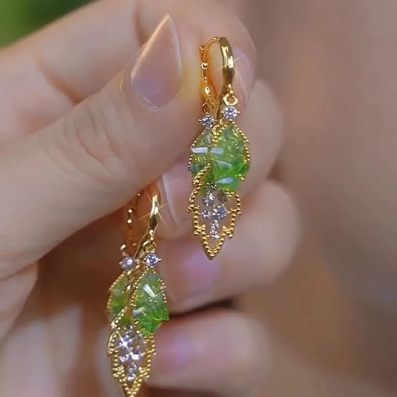 

Light luxury high-end green leaf crystal ear buckle fashionable shining full diamond leaf earrings