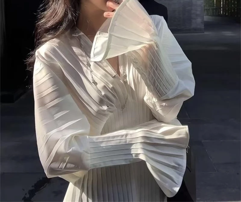 

Lazy Style Design Pleated Waist V-neck Shirt Spring New Flared Sleeves Long Sleeves Slim Top Women