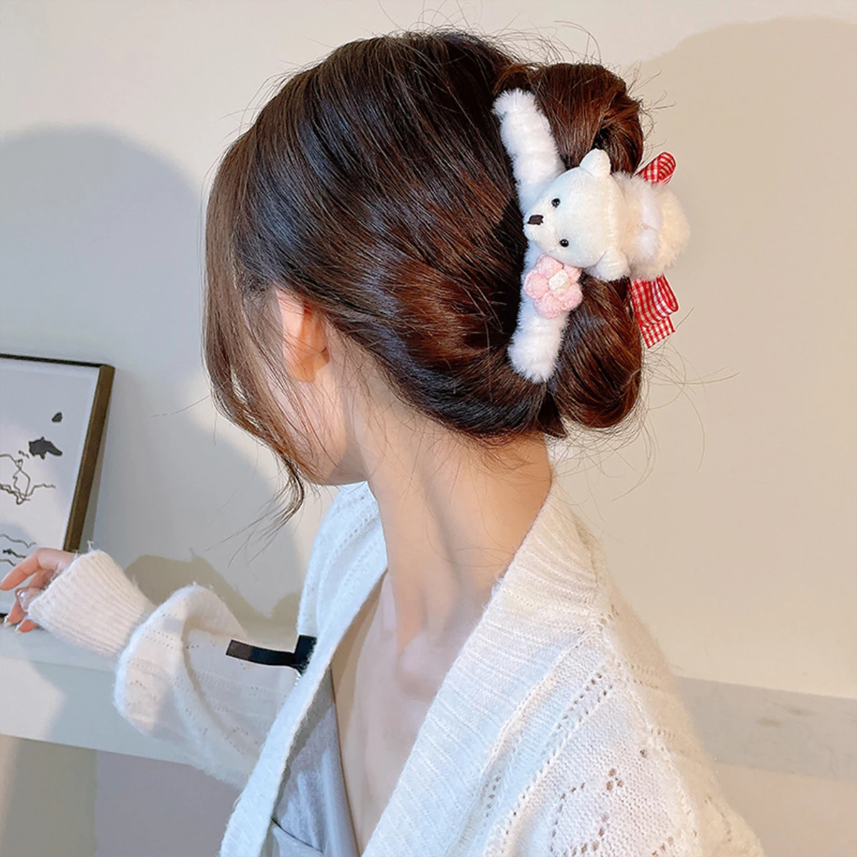 قطعة واحدة من دبوس الشعر القطيفة على شكل دب، شعر الجزء الخلفي من الرأس، مشبك قبضة مشعر، مشبك سمك القرش الكبير للخريف والشتاء، كرة شعر