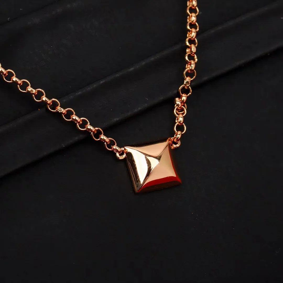 New 2024 Trend Classic High Quliaty Famous Brand Luxury Jewelry Necklaces For Women Pure 925 Sliver Rose Gold Pyramid Square