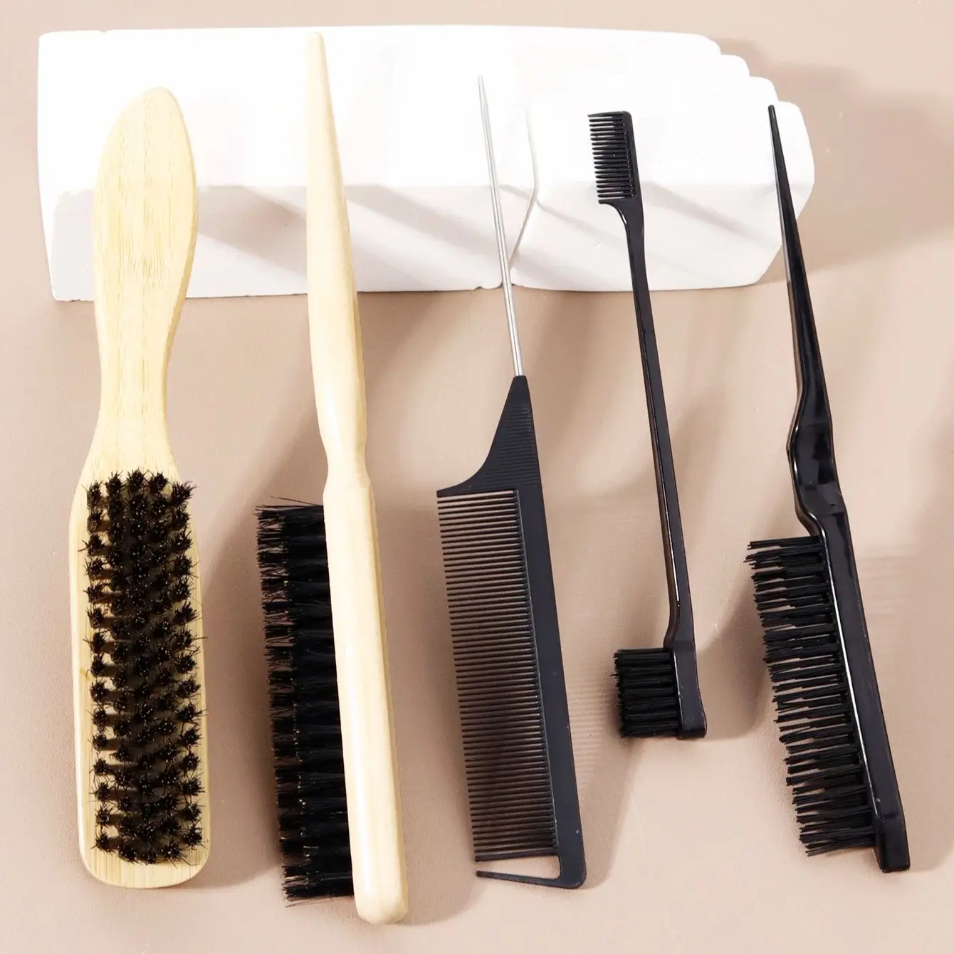 مجموعة أدوات تصفيف مكونة من 5 قطع، وفرشاة بمقبض من الخيزران، ومشط ذيل الفئران، وفرشاة للتحكم في الحواف وفرشاة من النايلون خاصة بشعر مستعار حقيقي #2