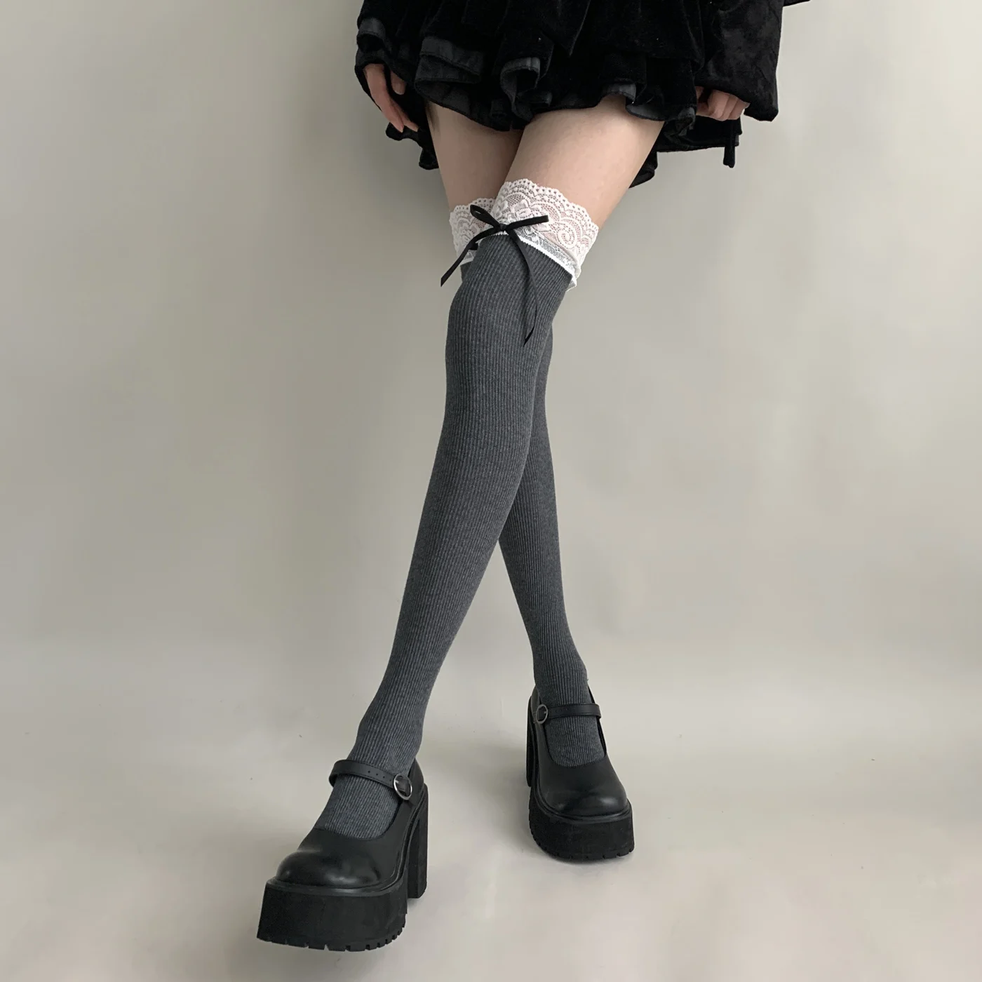 Medias grises de estilo coreano Ins para mujer, calcetines hasta la rodilla Jk japoneses con lazo de encaje, medias cálidas para compras y citas, medias de Lolita