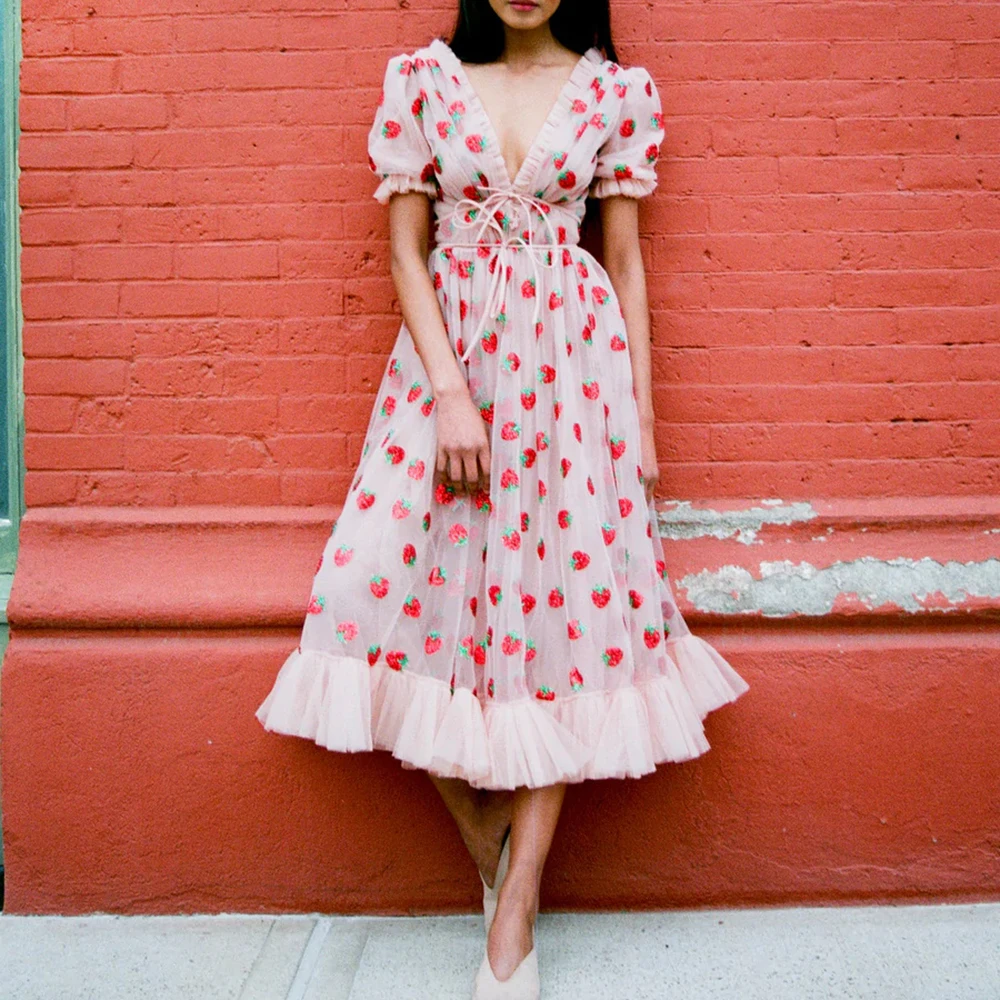 

Pink A-Line Prom Gown Deep V-Neck Short Sleeve Tea-Length Sequined Strawberry Appliques Tulle Cocktail Party Dresses vestidos