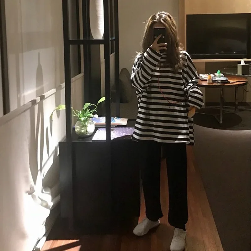 2023 New Harajuku Style Black White Striped Long Sleeve T-shirt Women's Loose Fit Crew Neck Top For Autumn