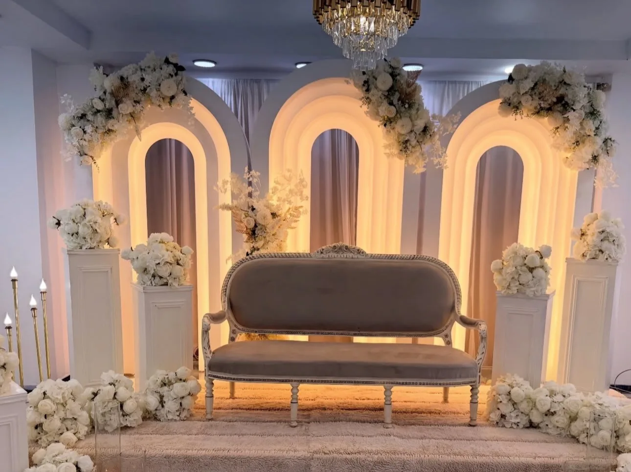 

New Design White 3D Background Wedding Stage Decoration Modern Design Acrylic Ripple Arch Backdrop