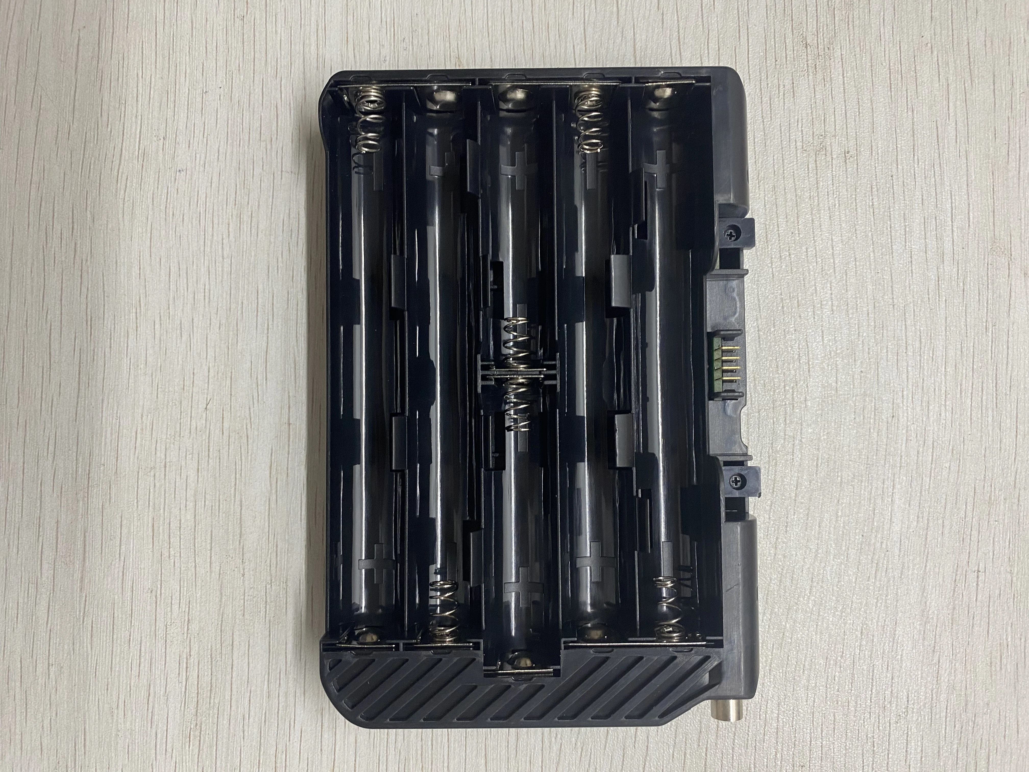 Батарейный блок типа AA, подходящий для камер серии SUNTEK 950.