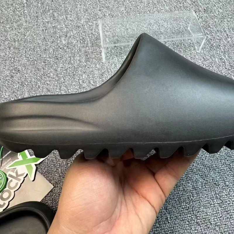 

Manufacturer wholesale men's shoes high quality with box Eva men's and women's slippers black slide slippers