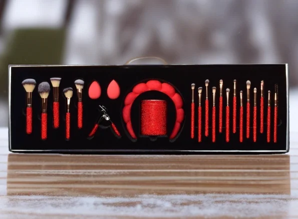 

23-piece Makeup Brush Diamond Barrel Hairband Eyelash Curler Tool Set