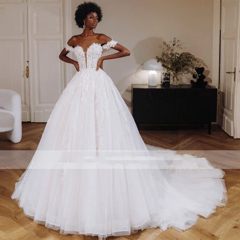 فساتين زفاف Flavinke مخصصة مطرزة بالزهور على شكل قلب على شكل حرف a مثيرة مكشوفة الكتف مزينة بفستان العروس الأميرة اللامع