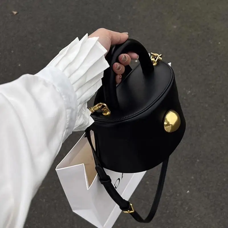 Casual Minimalist Single Shoulder Bag Stylish Tote for Women Trendy Handbag for Commuting and Everyday Use