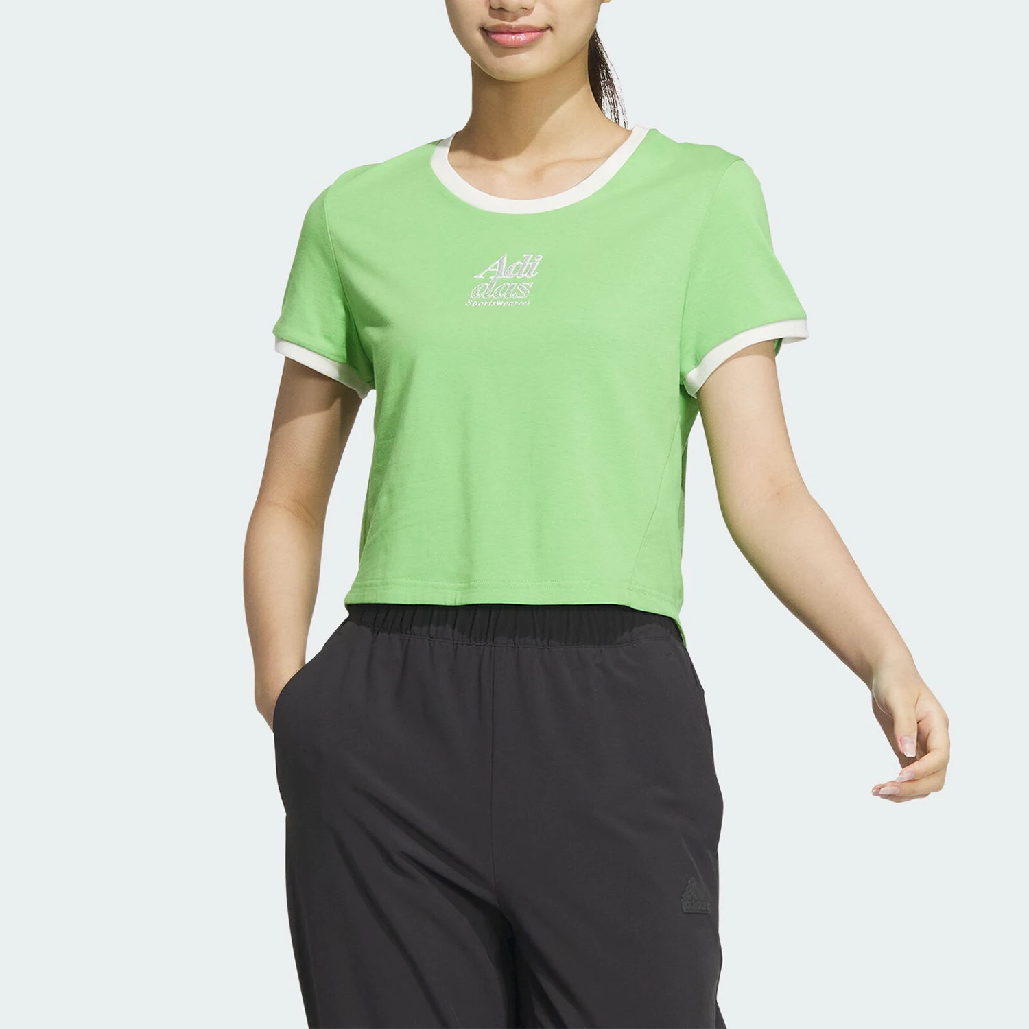 

Женская спортивная минималистичная футболка Adidas с оригинальным логотипом JI6872