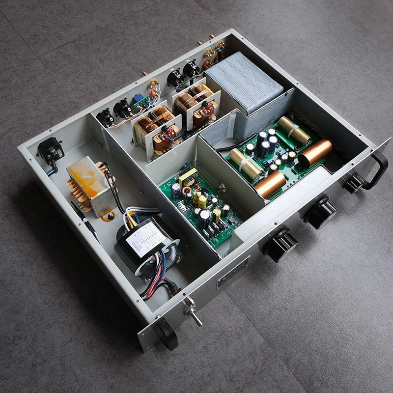 ​ ​ 직접 가열 튜브(DHT) 프리앰프 ​ ​   퍼멀로이 입력 변압기 ​ ​   나노결정 출력 BAL 밸런스드 입력 및 출력 ​ ​