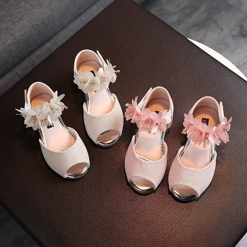 Sandali per bambini nuovo stile estivo Ragazze Moda Strass Fiore Scarpe da principessa Bambine Scarpe da ballo con suola morbida Ragazze