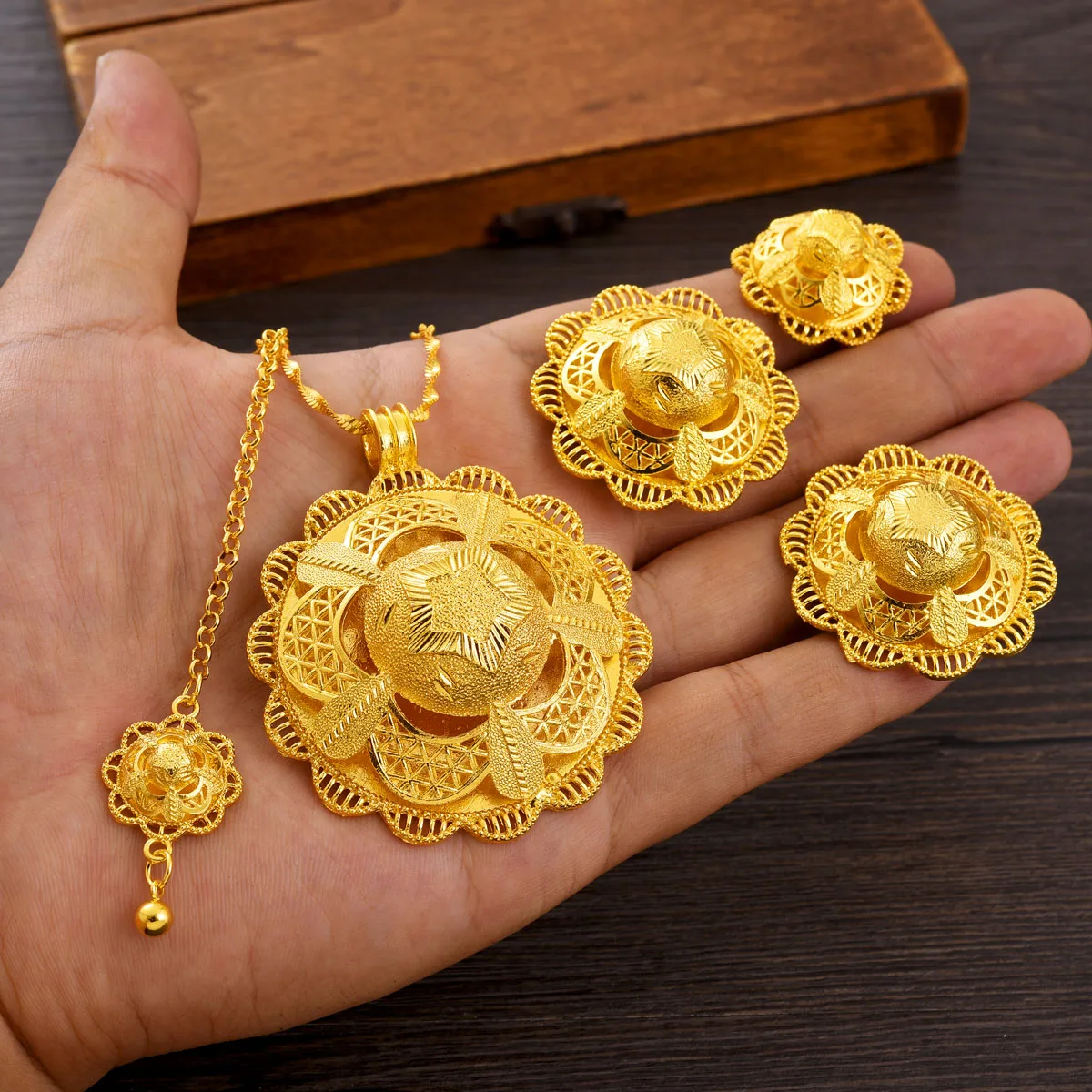 4-piece African Arab Luxury Jewelry Set Golden Color Star Pattern Pendant Ring Earring Head Chain Ethiopian Bride Wedding Gift