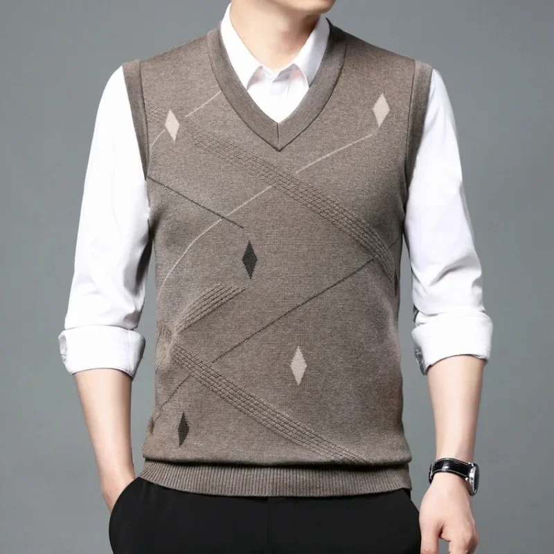 

5 Styles of Autumn and Winter New Men's Knitted Sweater Vest V-neck Fashionable Casual Vests