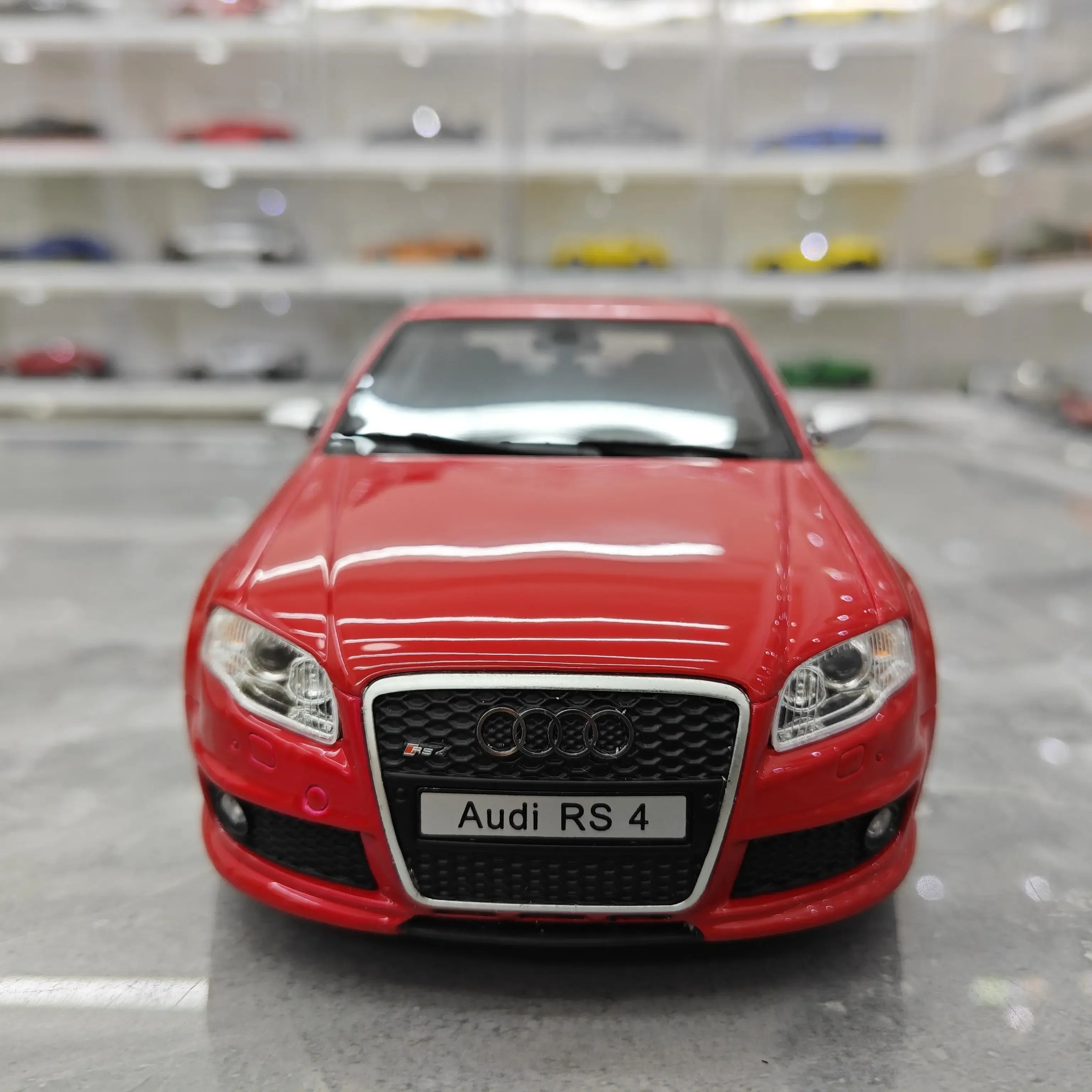 1:18 Audi RS4 Audi B7 edición limitada coche de resina simulada modelo regalo colección ornamento