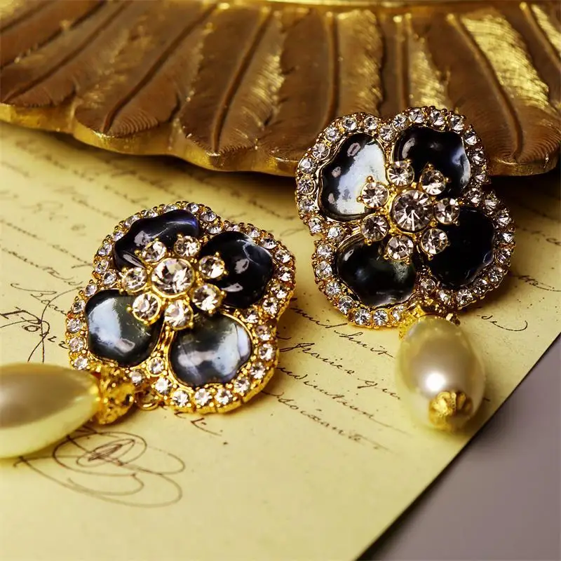 

Винтажные средневековые заколки для ушей с синими лепестками и глазурованным жемчугом