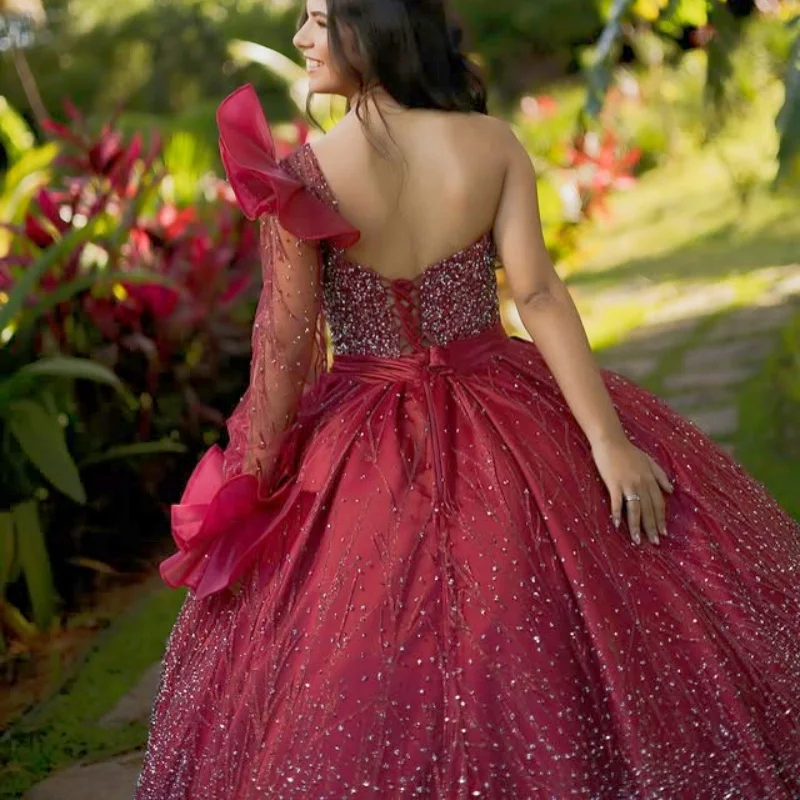 Robe De Quinceanera bordeaux brillant, décalcomanies à paillettes De cristal, épaules dénudées, longue queue, robes De 15 Quinceanera ﻿ Personnaliser