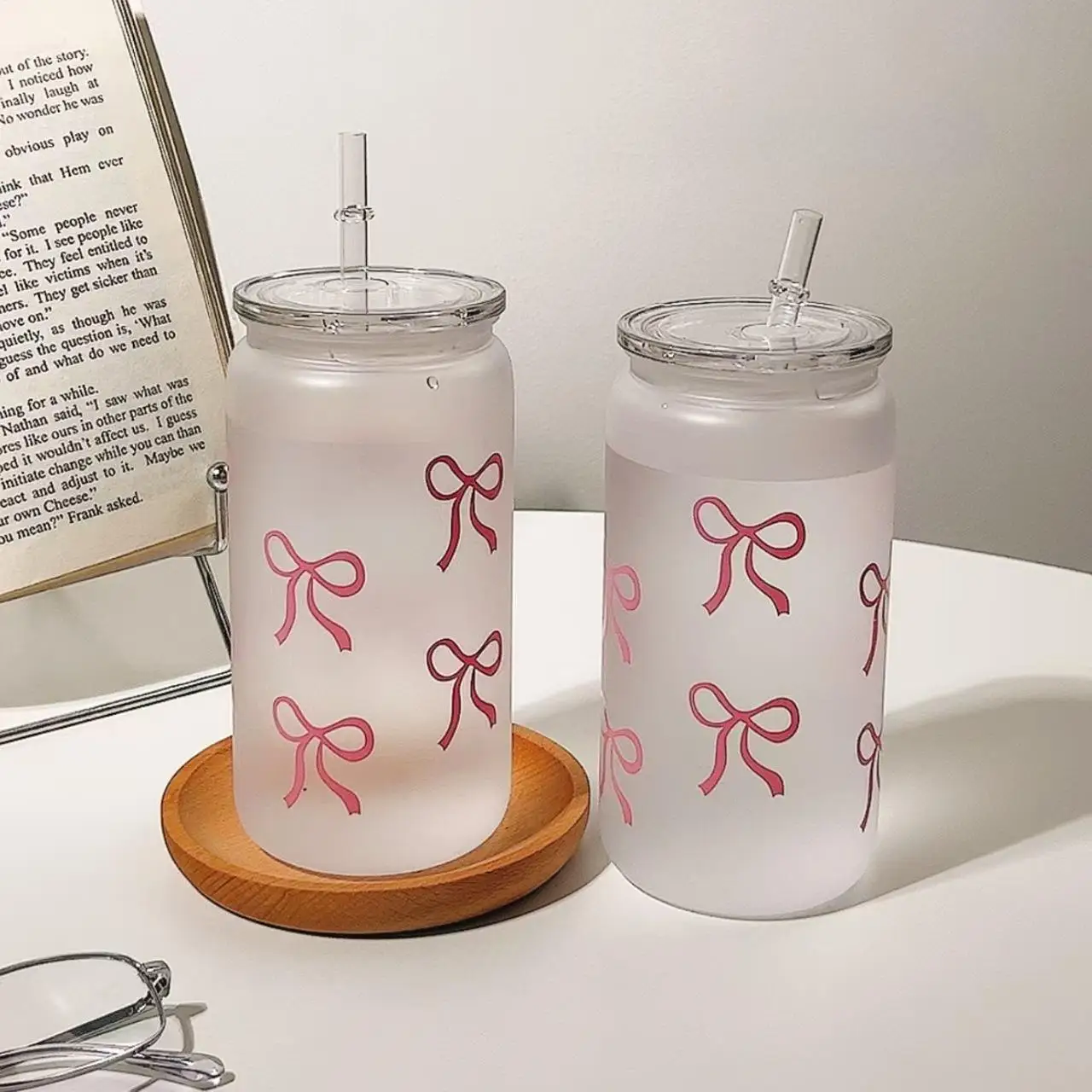 Simple Matte Butterfly Water Cup with Lid, Unisex Plastic Travel Mug for School Office Festival Use, Casual Style Drinkware