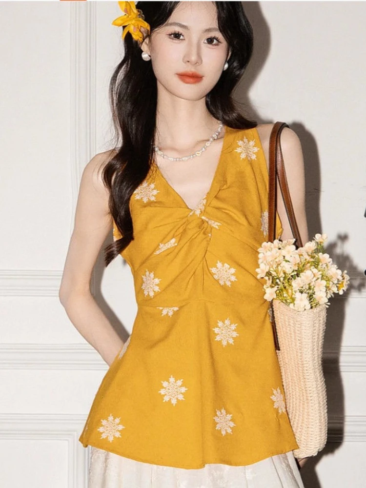 

Кокетливый женский топ без рукавов с v-образным вырезом и рюшами Y2K Cottagecore с жемчужными акцентами - лето 202, инди-мода