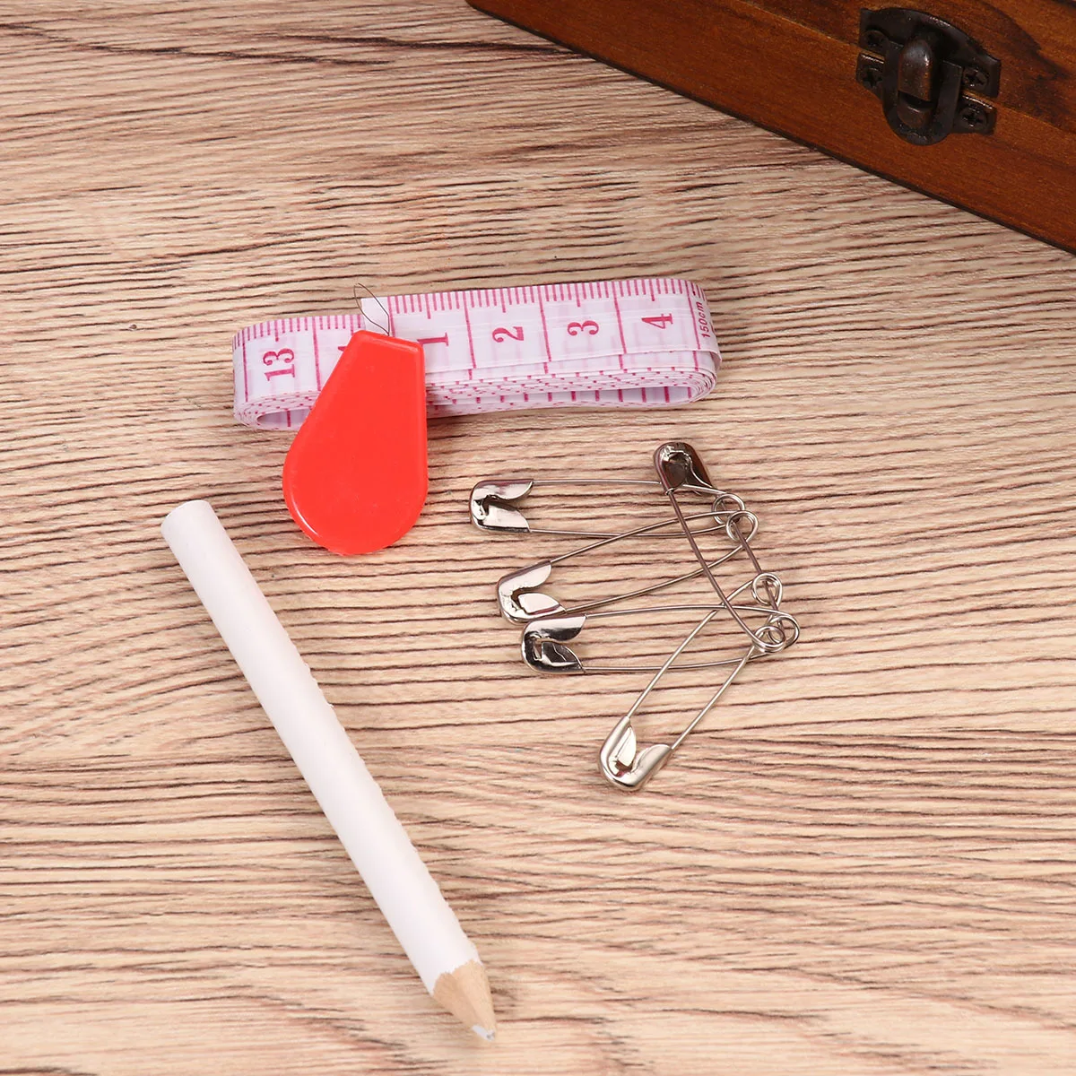 

Sewing Kit Bundle Scissors Needles Tape Measure Seam Ripper Carrying Case for Travel Repairs Needle Thread Sewing Kit