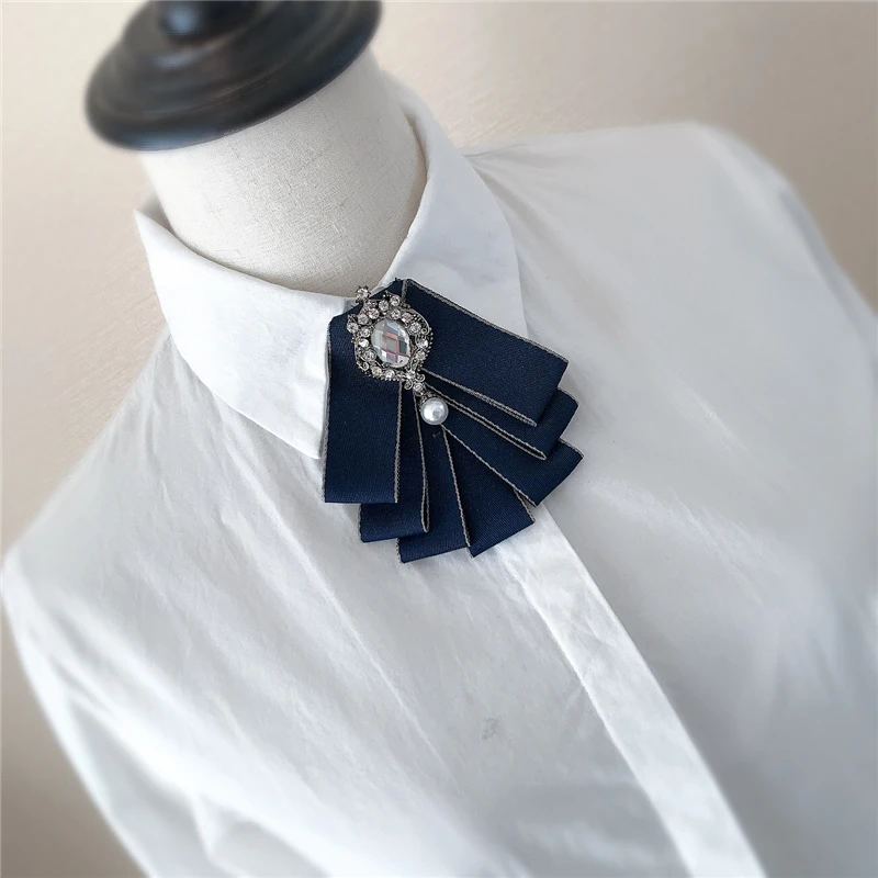 Chłopcy luksusowa niebieska wstążka muszka broszka z kokardką przypinki do kołnierzyka męskie broszki męskie eleganckie akcesoria diamentowa biżuteria ślubna motyl