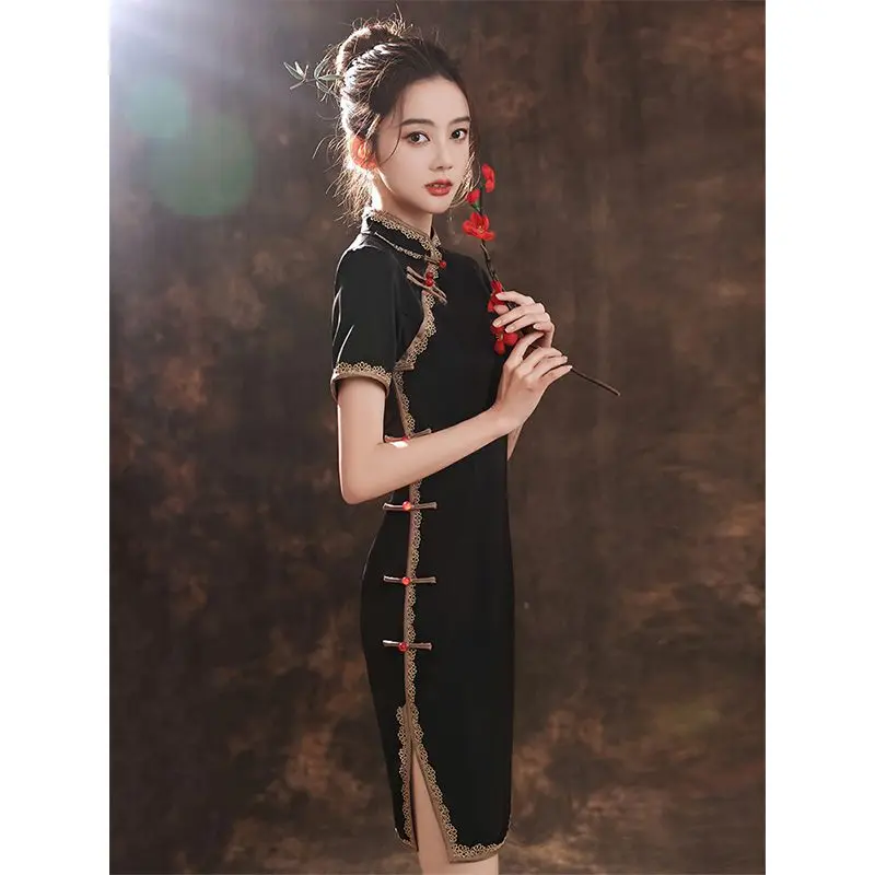 نمط جديد أسود تشيباو 2025 جديد ، فستان صيفي شاب شيونغسام النمط الصيني التقليدي للنساء فستان سيكباو الشرقي