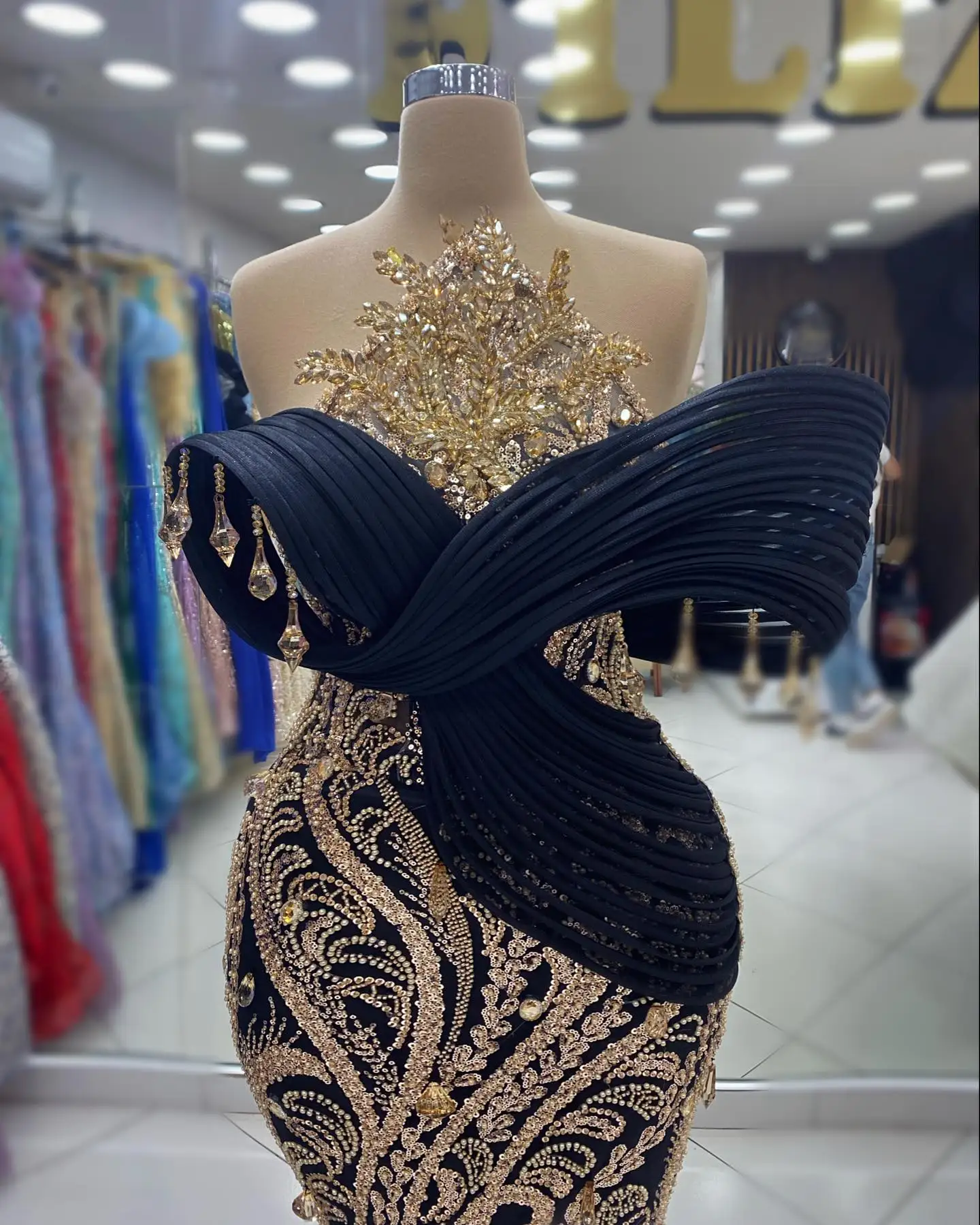 

Специальное золотисто-черное вечернее платье-русалка с кристаллами и открытой спиной, в дубайском стиле, для выпускного вечера, вечеринки, гала-вечера, индивидуальный пошив, 2026