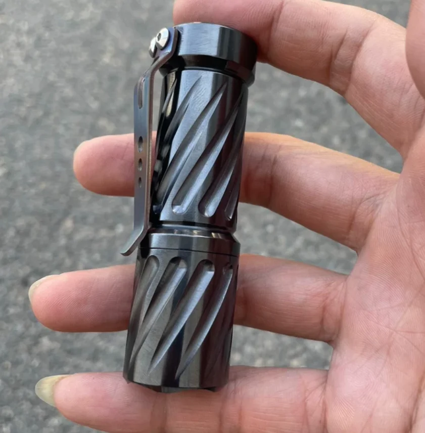 Used EDC Hanko Clone Zirconium Alloy Flashlight Universal Dense Array Thread Outdoor Tools Torch Lamp Decompression Toy