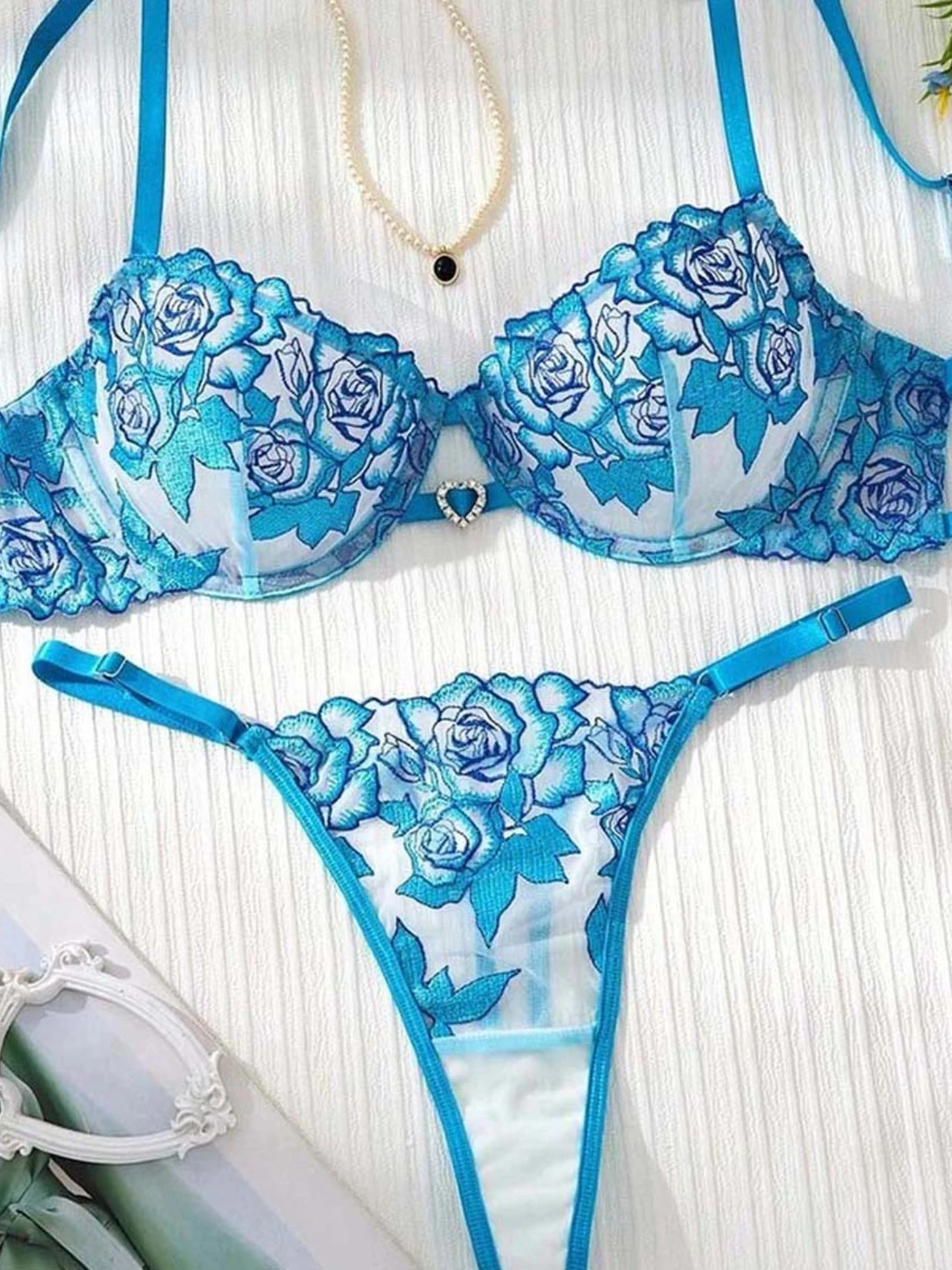 

SsTss 2025 Новый кружевной бюстгальтер с вышивкой, женский прозрачный сетчатый бюстгальтер пуш-ап, удобный комплект сексуального нижнего белья с подходящими трусиками