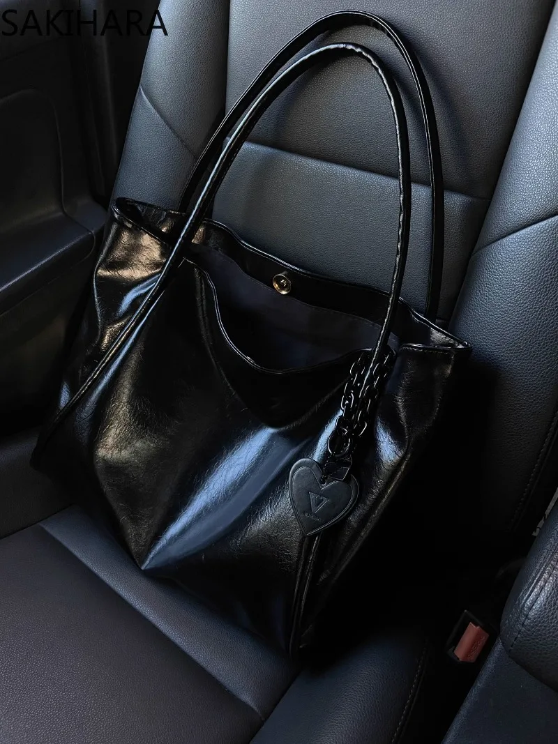 Tote Bag for Women PU Leather Office Lady All Match Black Fashion Solid Color Love Pendant Large Capacity Bolsas Para Mujeres