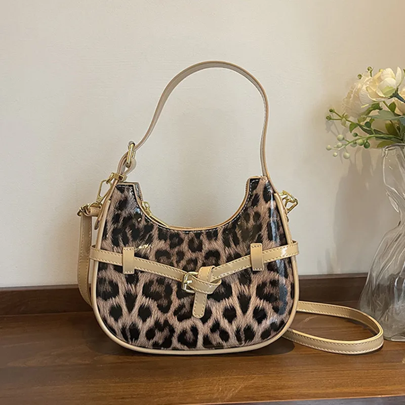 

2025 Роскошная высококачественная лакированная кожаная сумка с леопардовым принтом в форме полумесяца, брендовая дизайнерская женская сумка подмышками, модные сумки на плечо