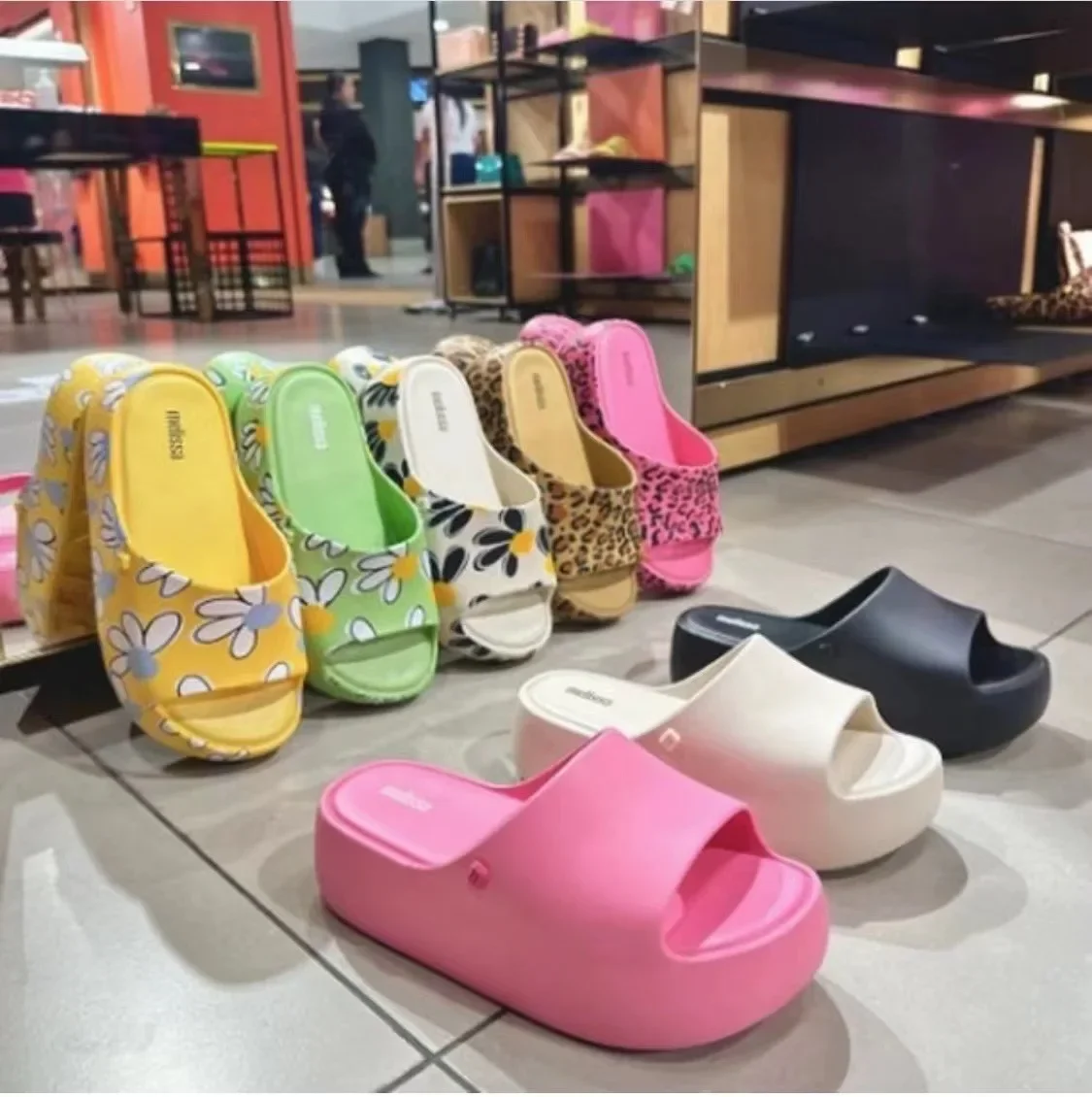 Heißer Verkauf der Saison Lässige Melissa Plateausandalen Strand Damen Handwerk High Heel Slip-On Schuhe PVC-Material Bequeme Leisu