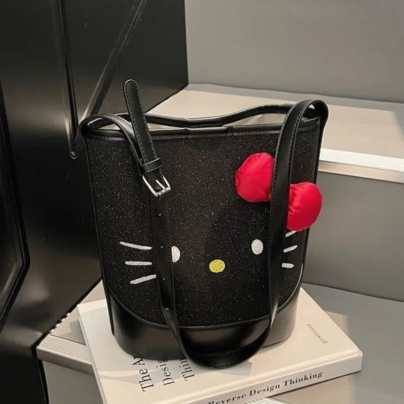 

New 2026 Hello Kitty Bucket Bag for Women Kawaii Cute Large Capacity Shoulder Handbag Niche Design Commuter Purse