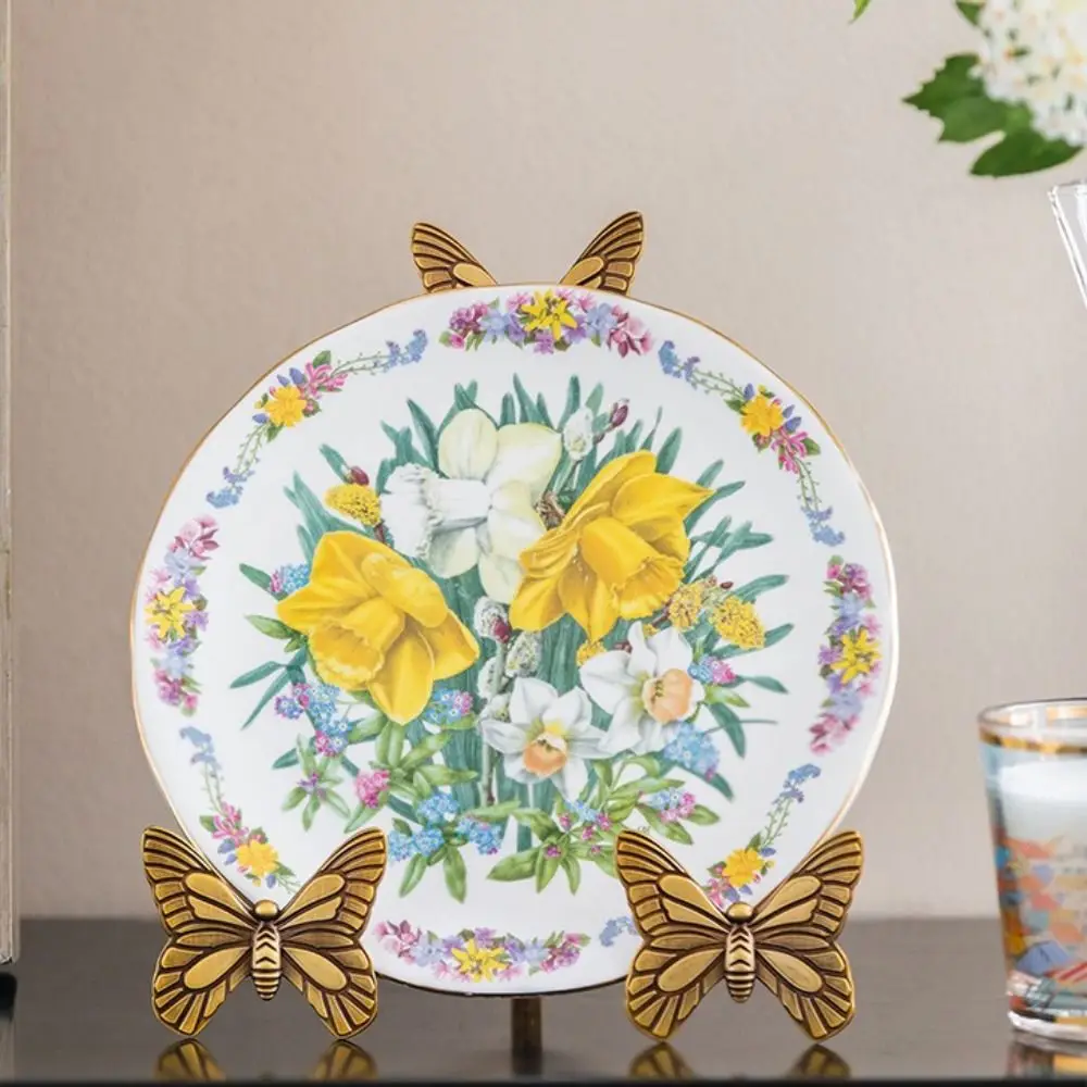 

Vintage Design Butterfly Alloy Plate Stand Light Luxury Style Butterfly Motif Gold Decorative Easel Brass Dining Table