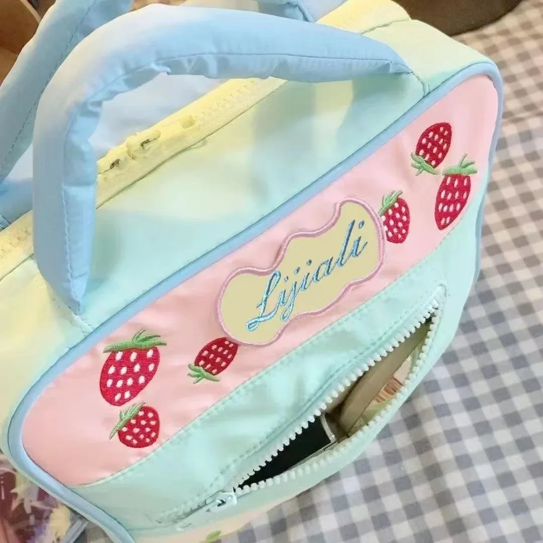 Bolsa de maquiagem com contraste de morango, grande capacidade, cores contrastantes, produtos de higiene pessoal cosméticos, alça de pelúcia de algodão, bolsa de maquiagem