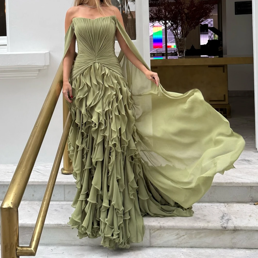 Abiti da sera a sirena personalizzati Abito da ballo senza maniche lungo fino al pavimento con spalle scoperte Abito da festa con pieghe drappeggiate alla moda semplice