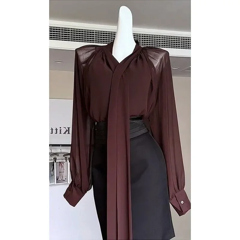 

Spring Match with a Complete Set of Cold and Frigid Lace-up Shirt and Skirt Two-piece Suit