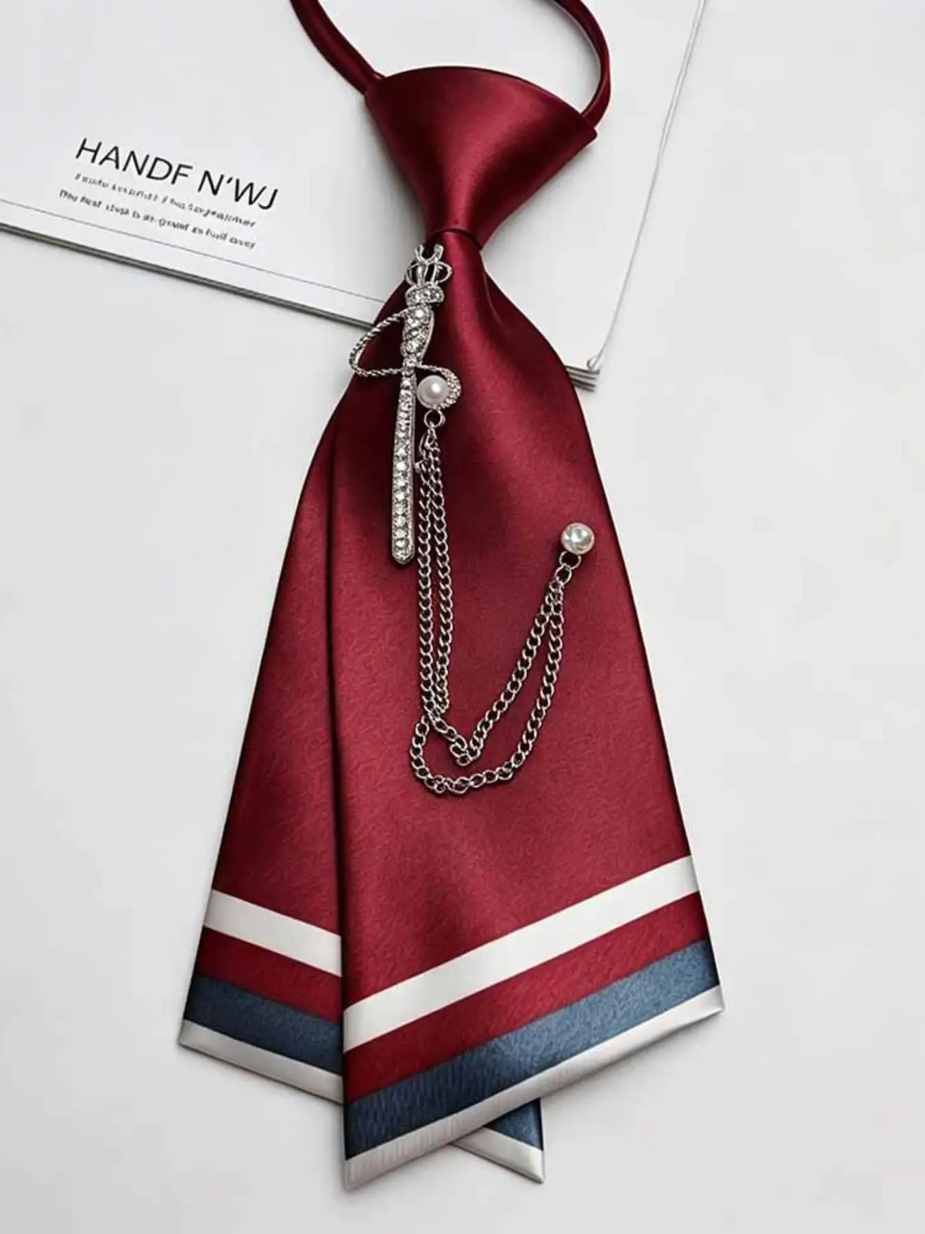 Pre-Tied Fake Pearl Short Necktie for Women, Satin Light Luxury Tie, Versatile Shirt Uniform Blazer Accessory, Party Graduation